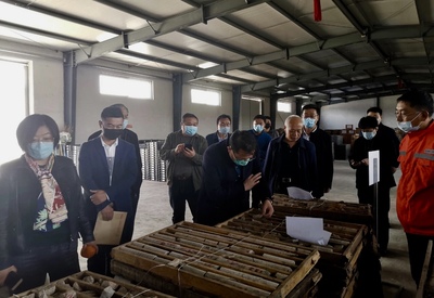 山東省地礦局 基層動態 省自然資源廳地質勘查管理處副處長劉國防到臨沂實物地質資料庫調研指導工作